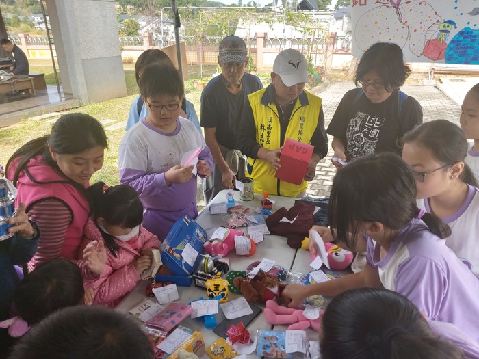 108.12.21 校慶 跳蚤市場